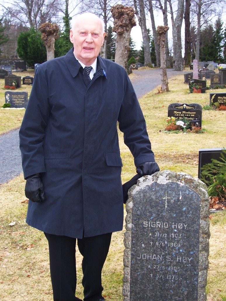 iver ved foreldrenes grav